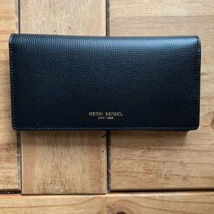 Henri bendel wallet